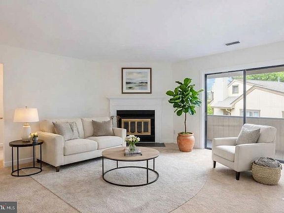 4th image of 318 Devon Ln #318B