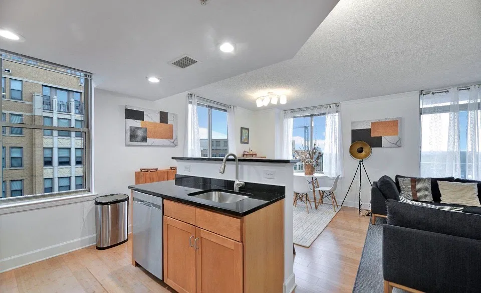 2 bed, 998 sqft, $4,100 — Photo 4