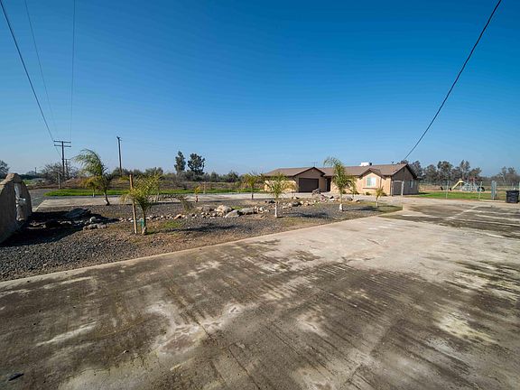 4th image of 23404 Avenue 104