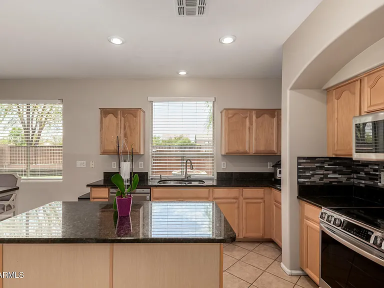 9123 W Heber Rd — Photo 12