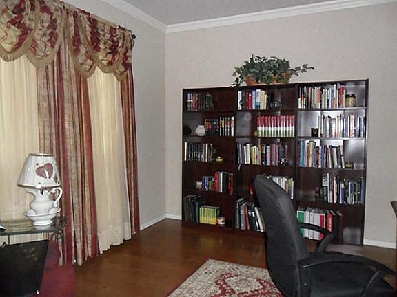4th image of 1506 Fairhaven Dr