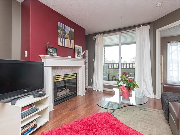 3rd image of 2511 Quadra St #304