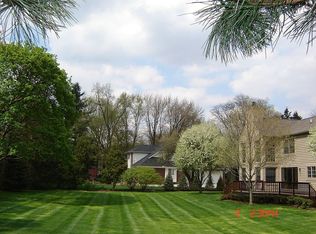 4021 Walnut Hill Dr, Troy, MI