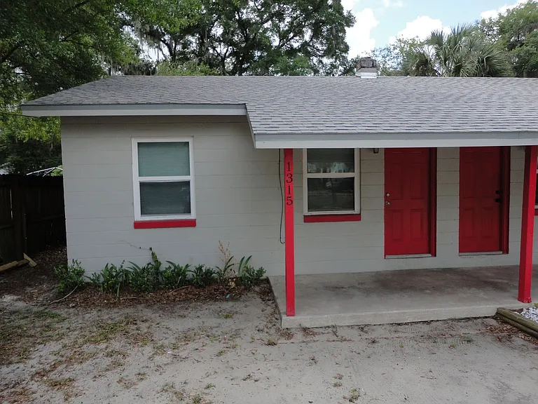 1315 NE 3rd Ave — Photo 2