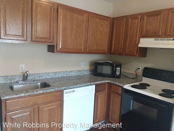 3rd image of 811 N Van Buren St APT 2