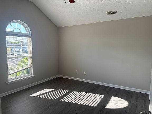 3rd image of 1405 Bairdscorner Dr