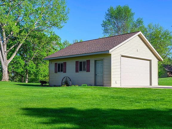 4th image of 2914 Crestwood Dr NE