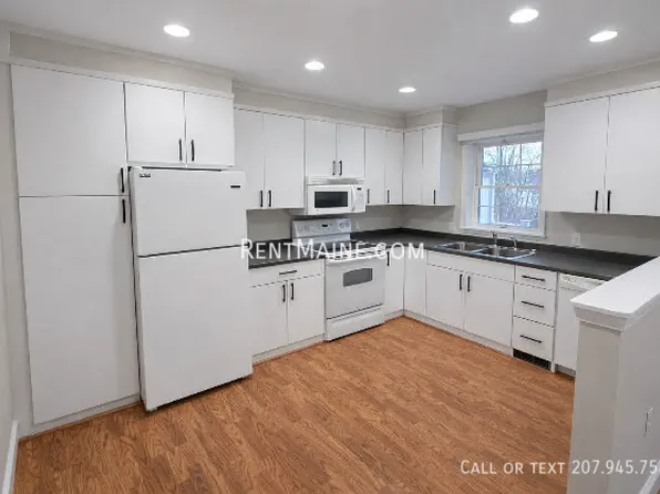 33 Burleigh Rd APT 27, Bangor, ME 04401