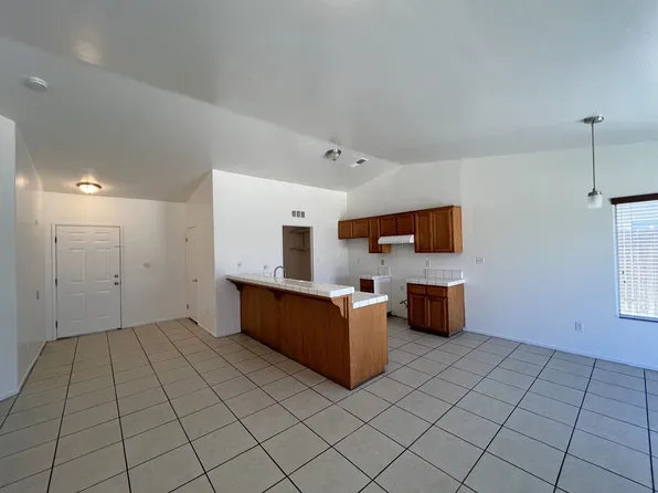 1408 Interlaken Dr, Bakersfield, CA 93307