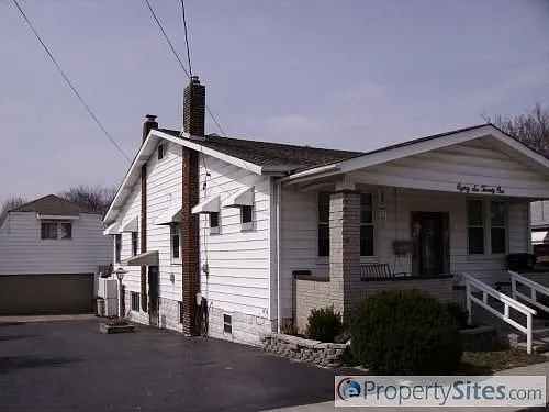 8621 Elgin Ave photo 1