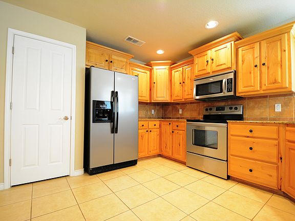 5th image of 3408 Lauren St