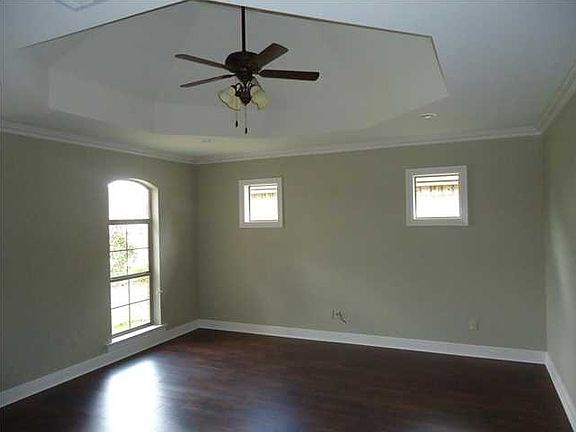 5th image of 207 Milton Estates Ln