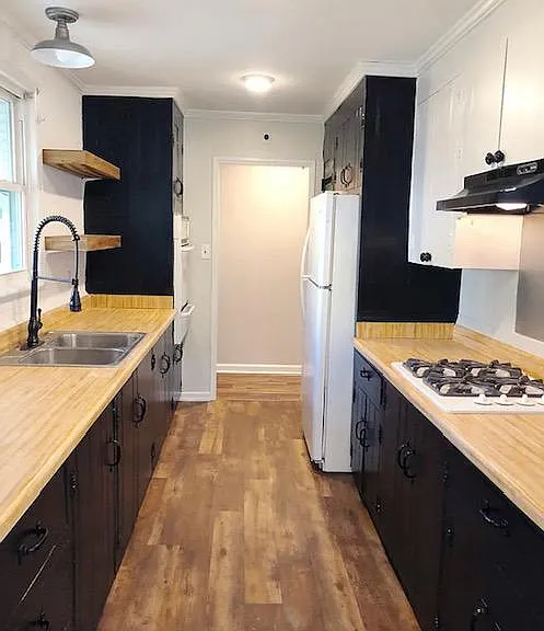 425 Rogers Ave — Photo 8