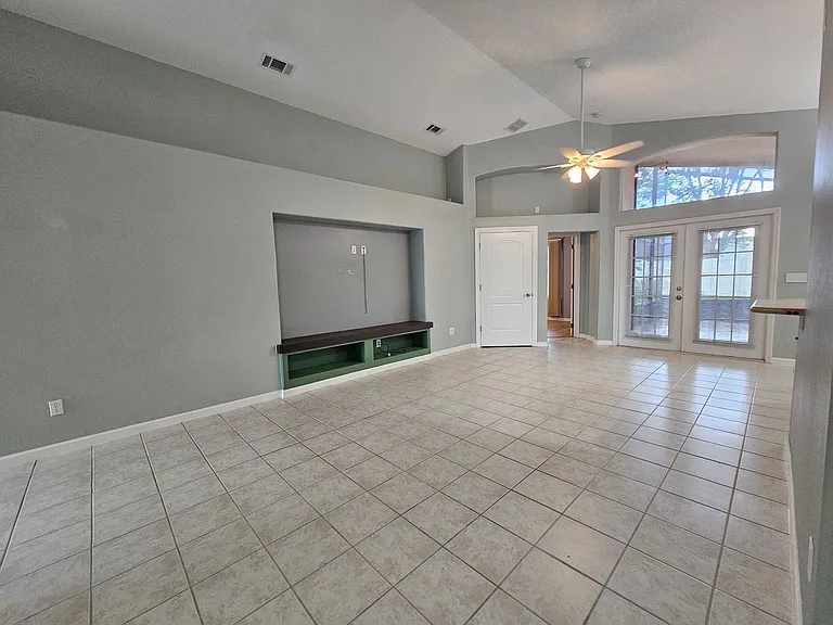 15230 Markham Dr — Photo 4