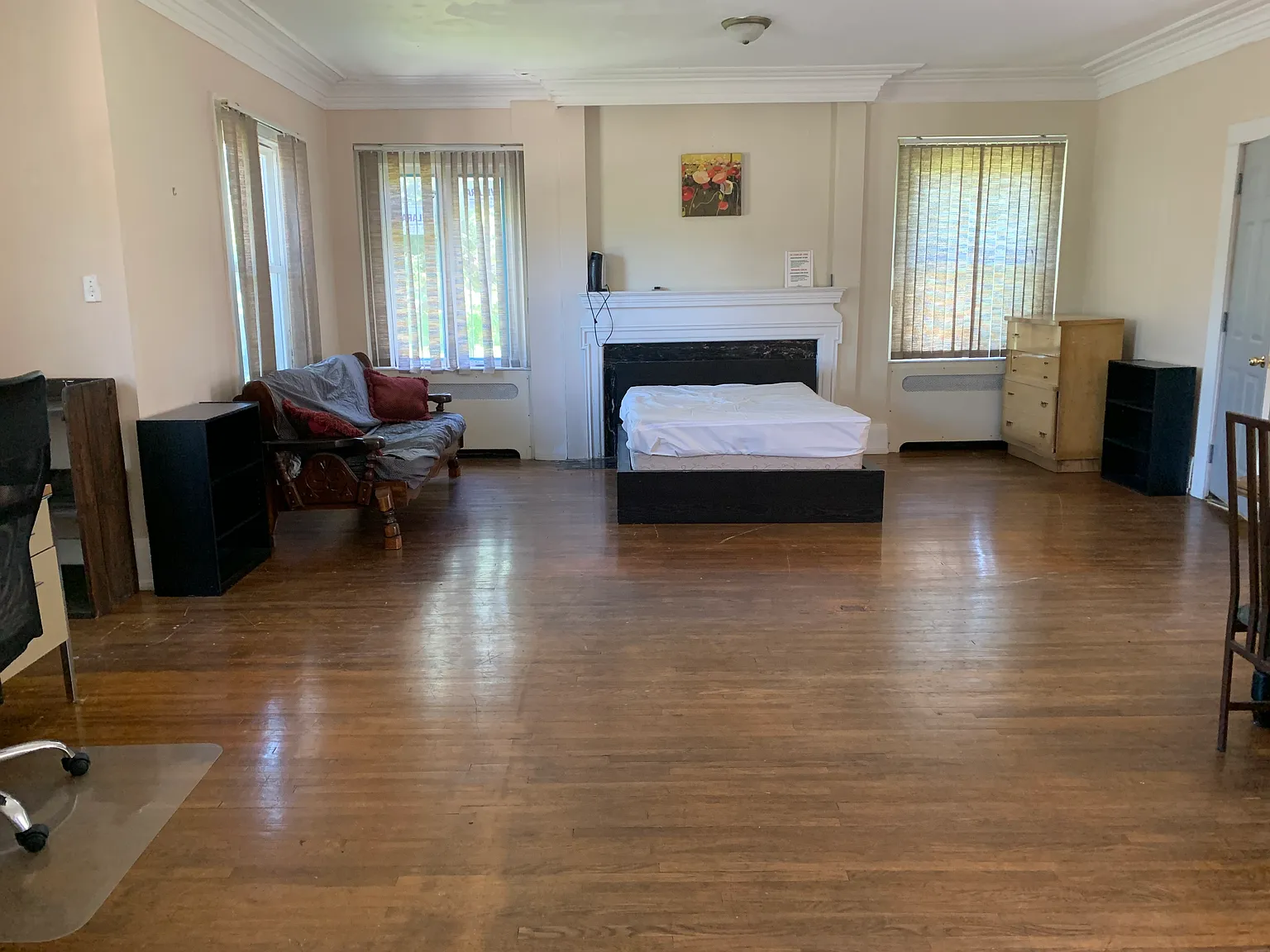 4 bed, 550 sqft, $1,000 — Photo 3
