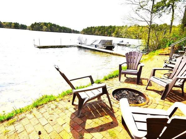 44 Shangri La Blvd, Wareham, MA 02571