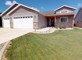 35 Hanfield Ct, Surrey, ND 58785