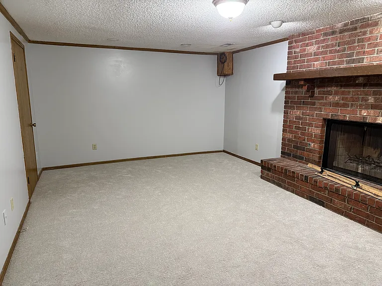 142 E Wood Ave — Photo 6