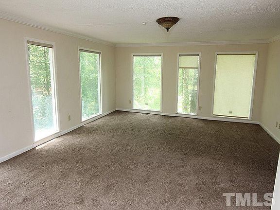 4th image of 3010 Oxford Dr