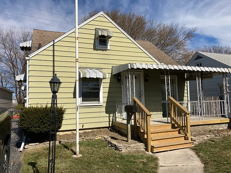 105 Orville Dr — Photo 3