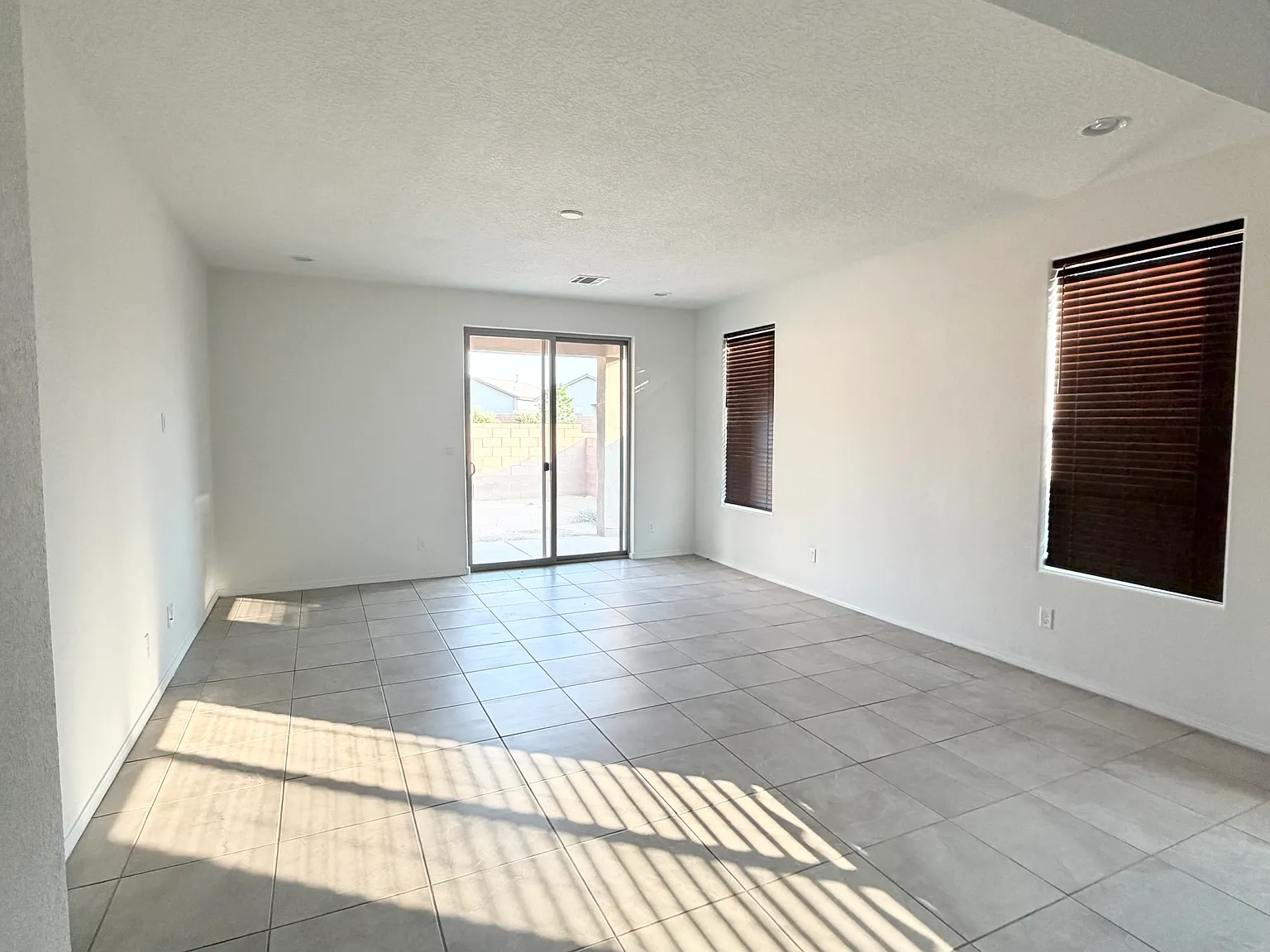3 bed, 1785 sqft, $2,400 — Photo 3