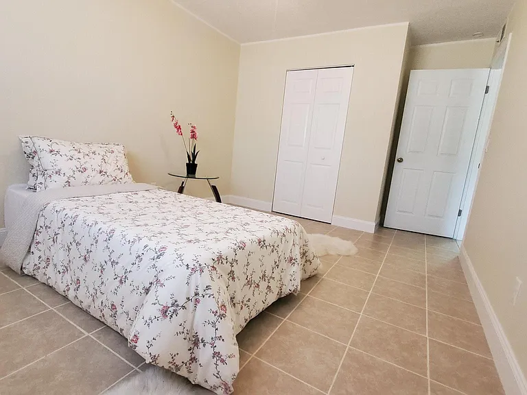 605 Northlake Blvd #7 — Photo 21