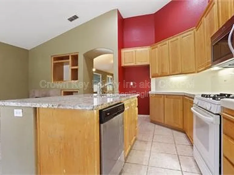 1844 Oswego Ct — Photo 5