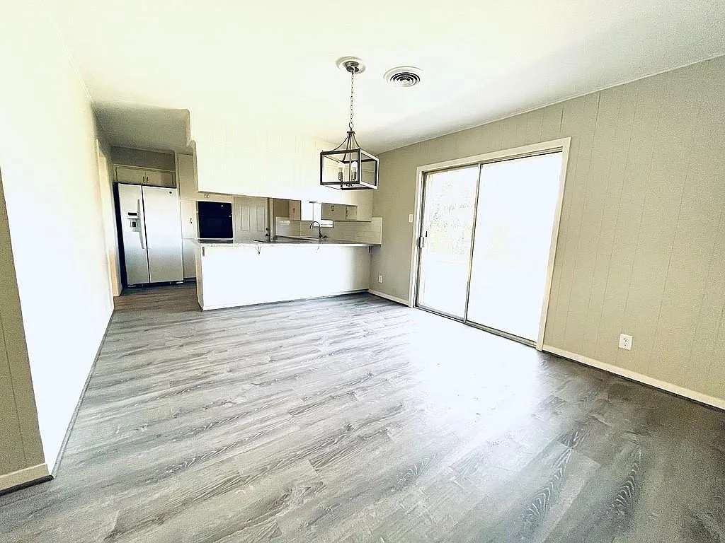 3 bed, 2.0 bath, 1427 sqft, $1,850 — Photo 4