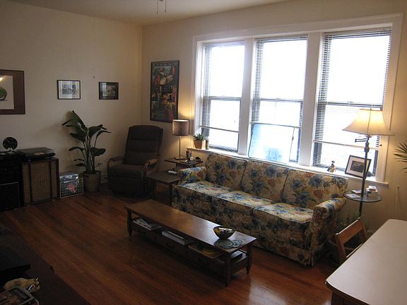 5th image of 2948 W Wabansia Ave #1