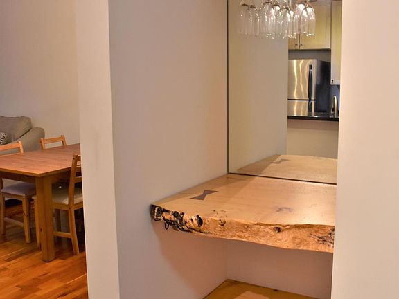 4th image of 825 Berry St APT 406