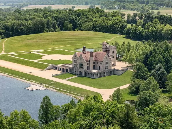 17519 Lincoln Rd, Harvard, IL 60033