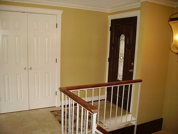 4th image of 5204 S Dearborn Dr