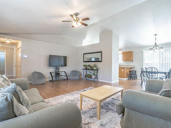 4th image of 1070 Ashley Way