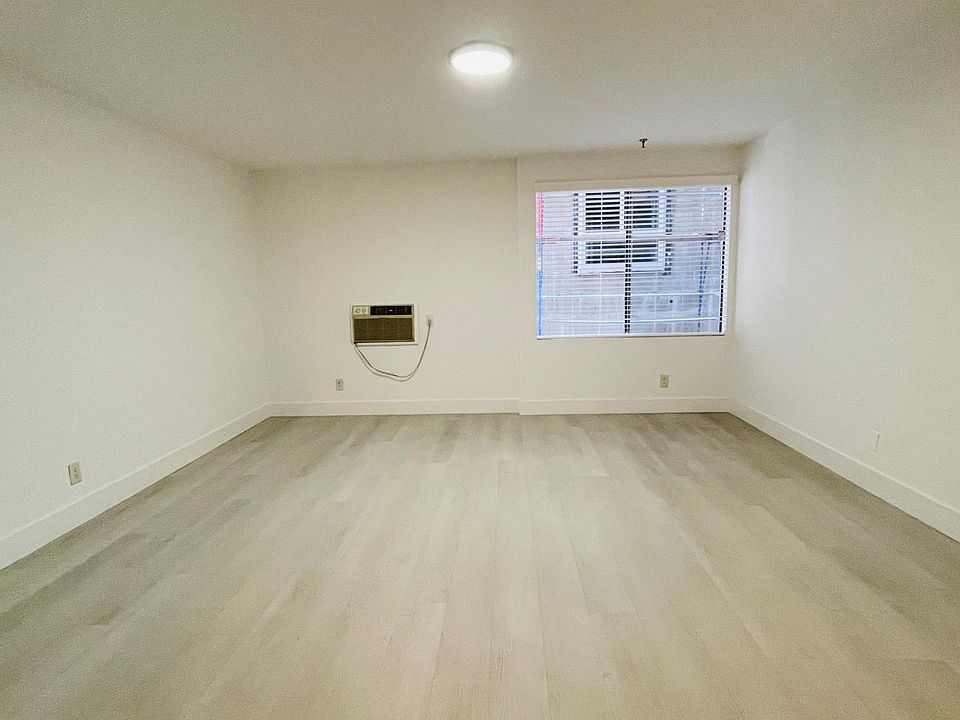 1st image of 7044 Hawthorn Ave Unit 106