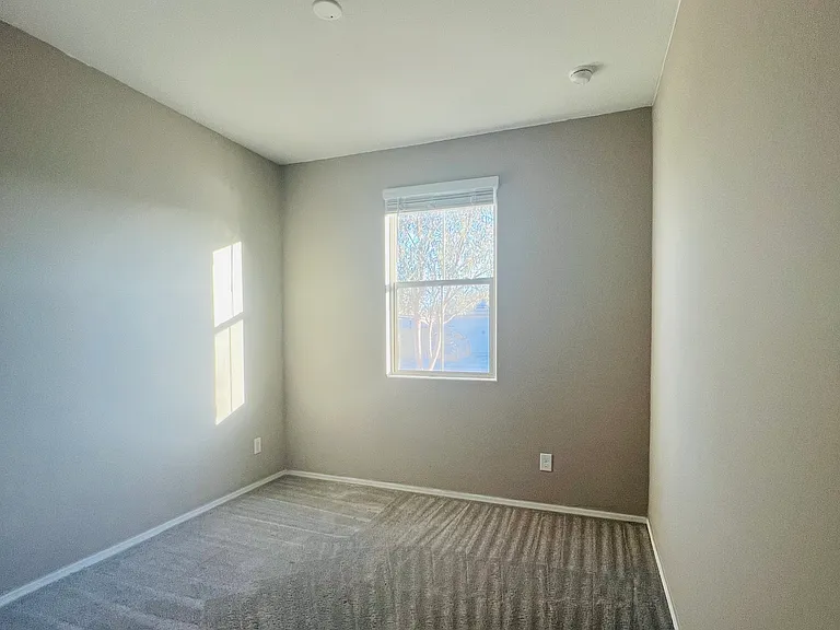 272 E Hawaii Dr — Photo 9