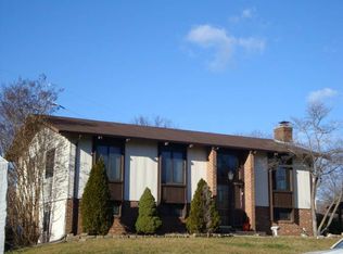 1115 S Williamsburg Ct, Sterling, VA 20164