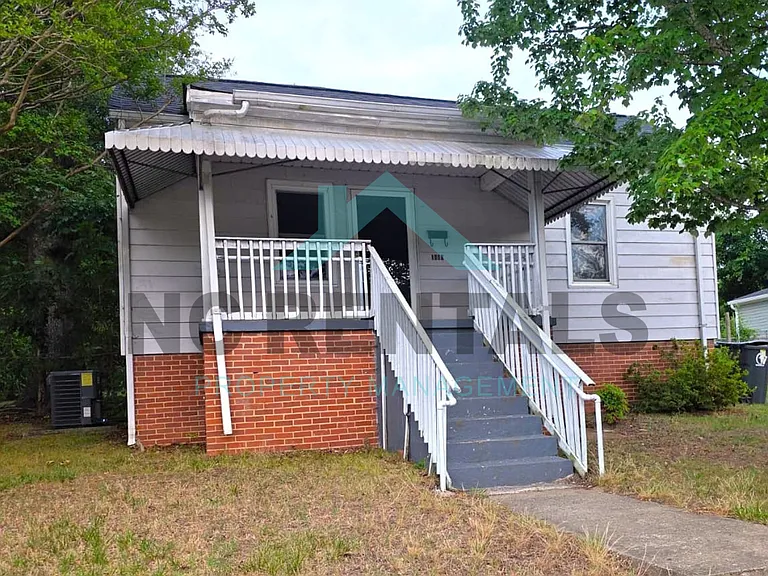 1410 Maple St — Photo 2