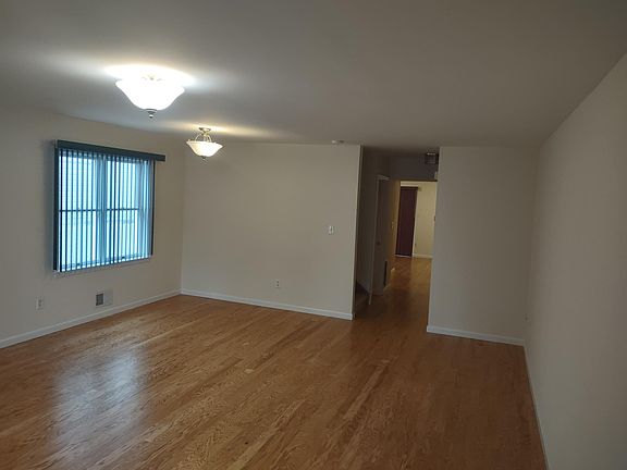 3rd image of 621B Arden Ave