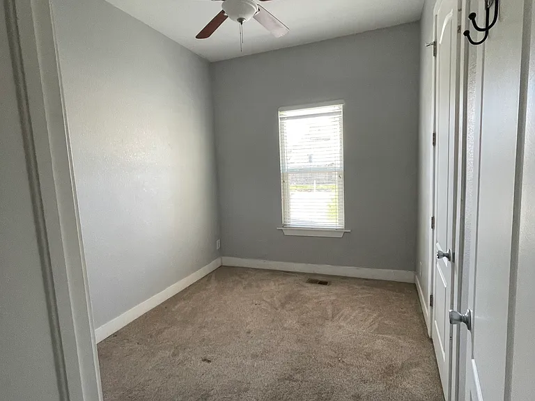 1305 E 31st Ave — Photo 12