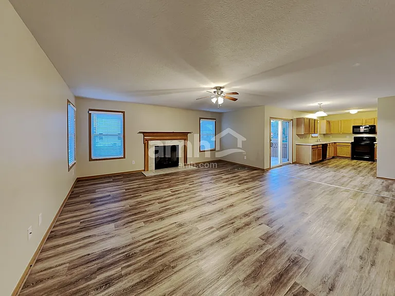 460 Lilyfield Ln — Photo 9