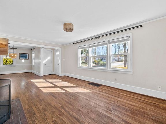 5th image of 392 Forest Ave