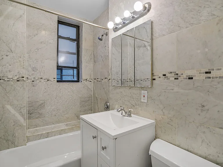 105 W 55th St #7D — Photo 8