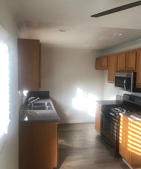 11113 Moorpark St — Photo 13
