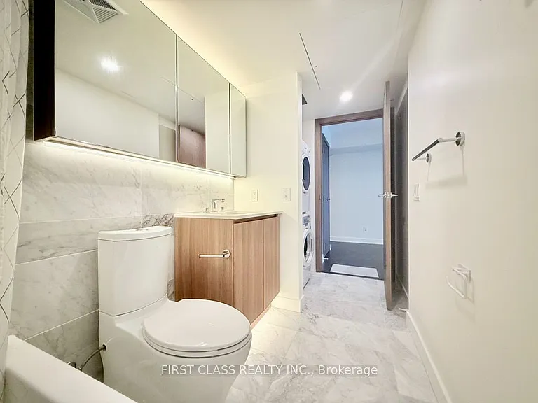 19 Bathurst St #902 — Photo 8