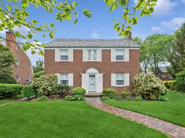 94 Stratford Avenue, Garden City, NY 11530