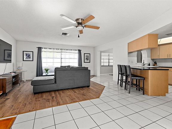 3rd image of 2237 Sugarbush Dr