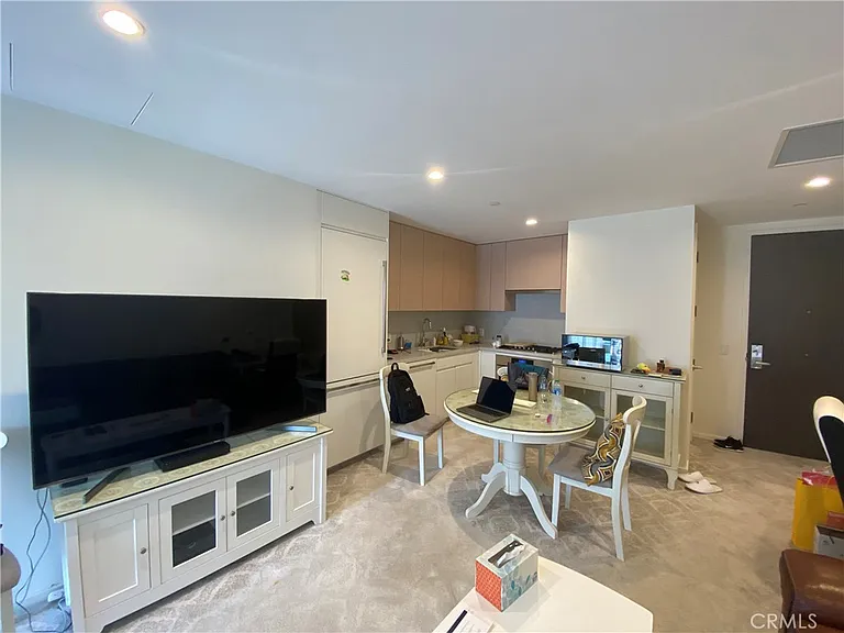 877 Francisco #1215 — Photo 4