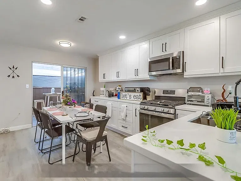 3 bed, 1200 sqft, $3,500 — Photo 3