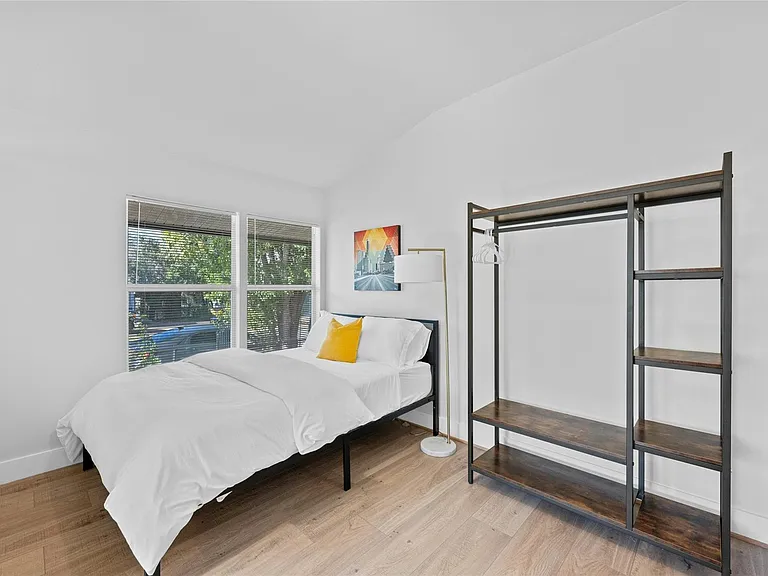 2201 Leon St #D — Photo 14