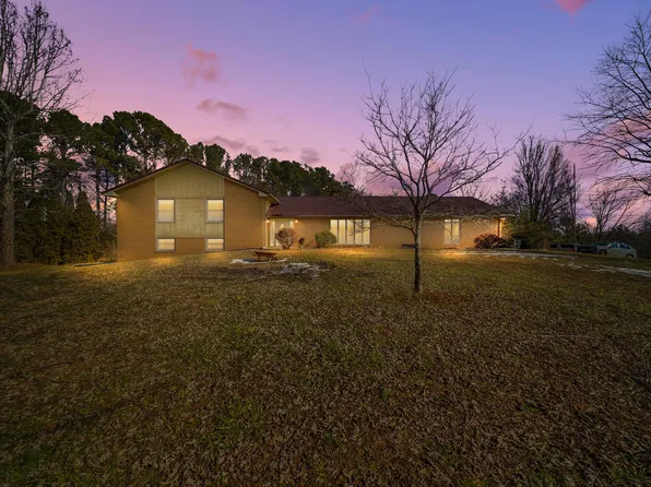 676 Wine Rd, Dandridge, TN 37725
